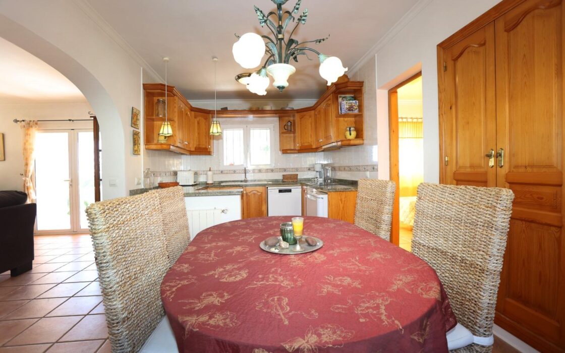 Вілла з басейном у Беніссі, 2 спальні, 1 км до моря