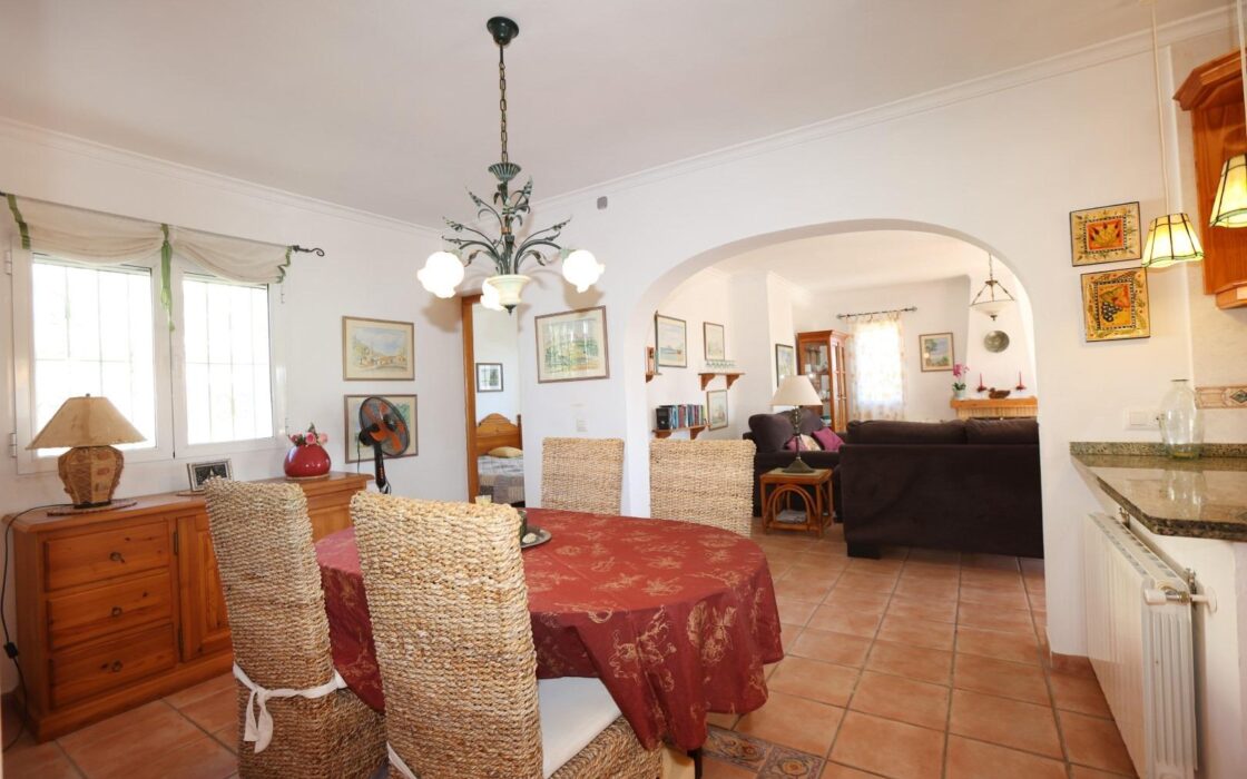 Вілла з басейном у Беніссі, 2 спальні, 1 км до моря