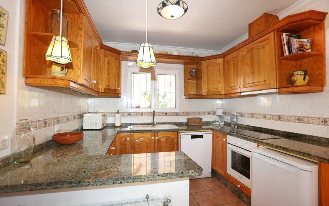 Вілла з басейном у Беніссі, 2 спальні, 1 км до моря