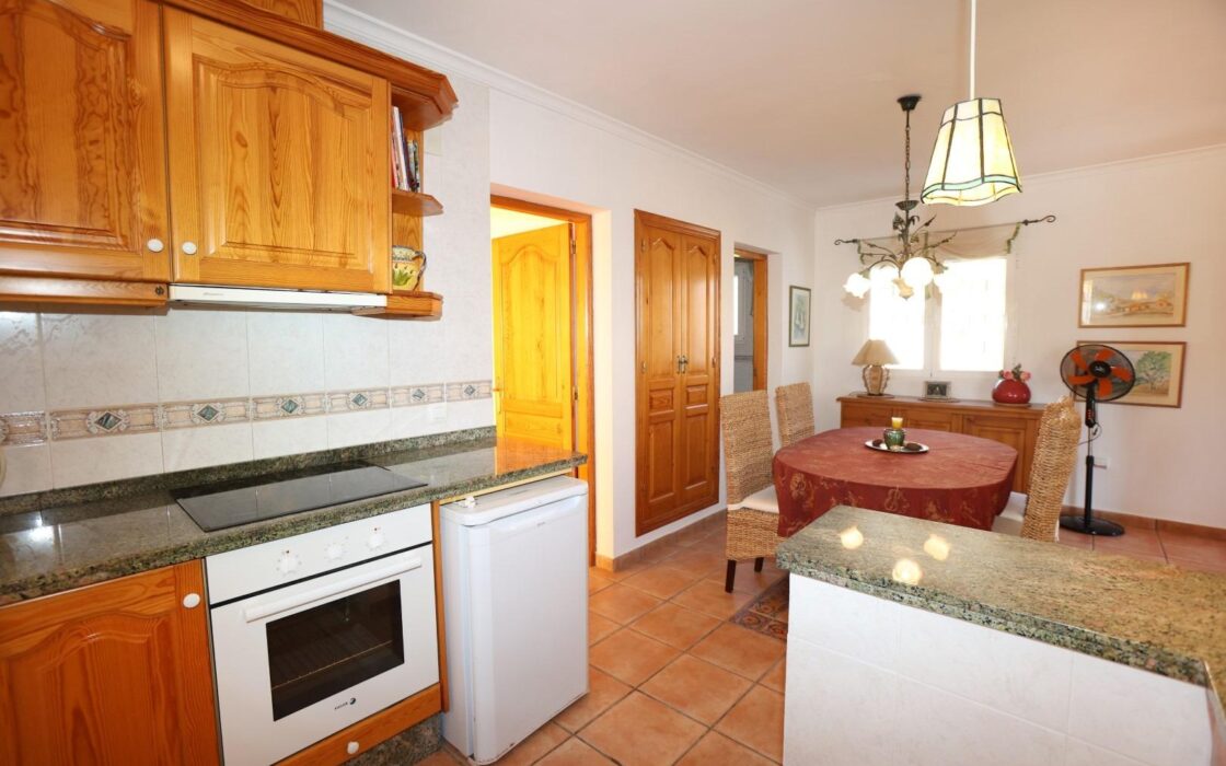 Вілла з басейном у Беніссі, 2 спальні, 1 км до моря