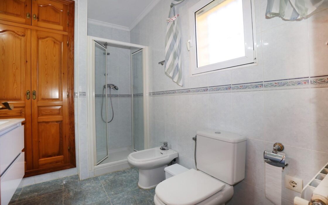 Вілла з басейном у Беніссі, 2 спальні, 1 км до моря