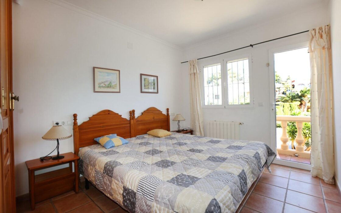 Вілла з басейном у Беніссі, 2 спальні, 1 км до моря