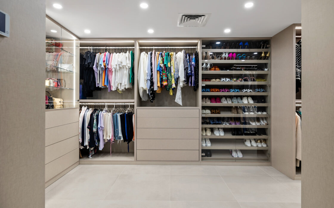 Простора 7-кімнатна квартира з терасою в Андалузії 325 кв.м