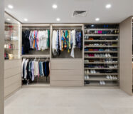 Простора 7-кімнатна квартира з терасою в Андалузії 325 кв.м