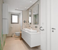 Простора 7-кімнатна квартира з терасою в Андалузії 325 кв.м