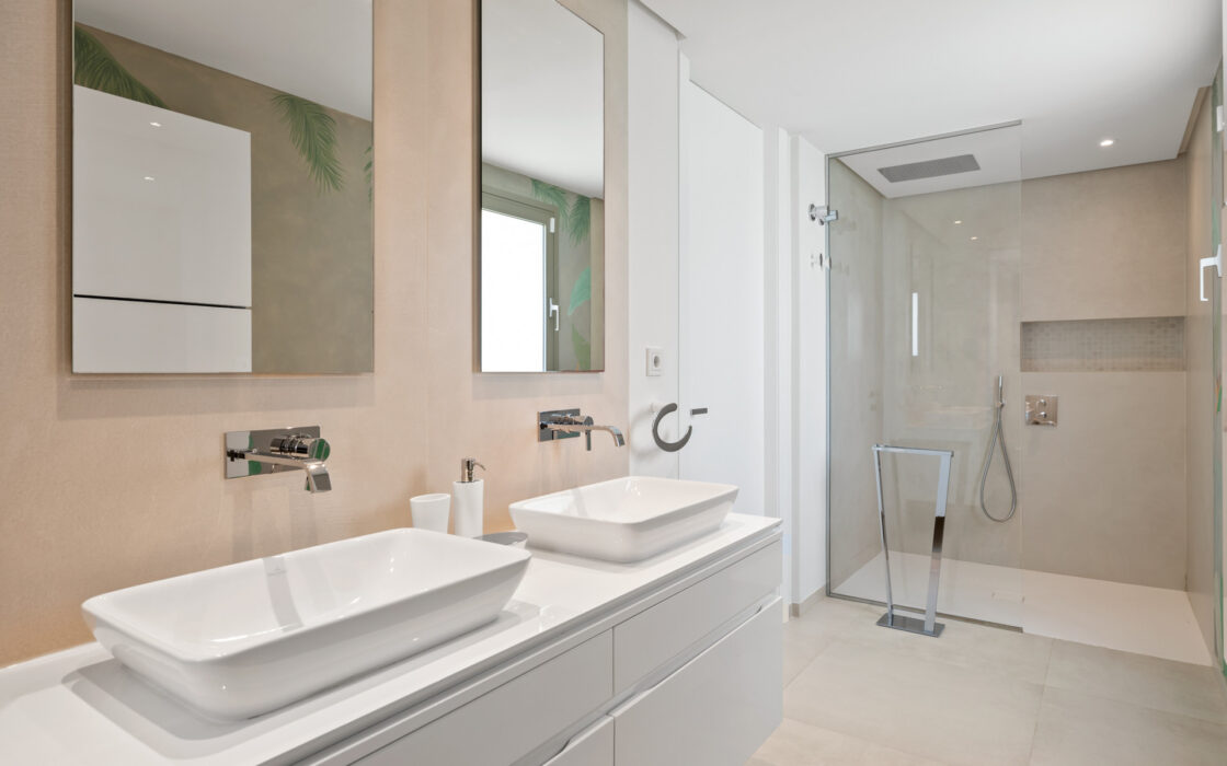 Простора 7-кімнатна квартира з терасою в Андалузії 325 кв.м