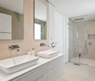 Простора 7-кімнатна квартира з терасою в Андалузії 325 кв.м