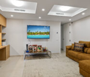 Простора 7-кімнатна квартира з терасою в Андалузії 325 кв.м