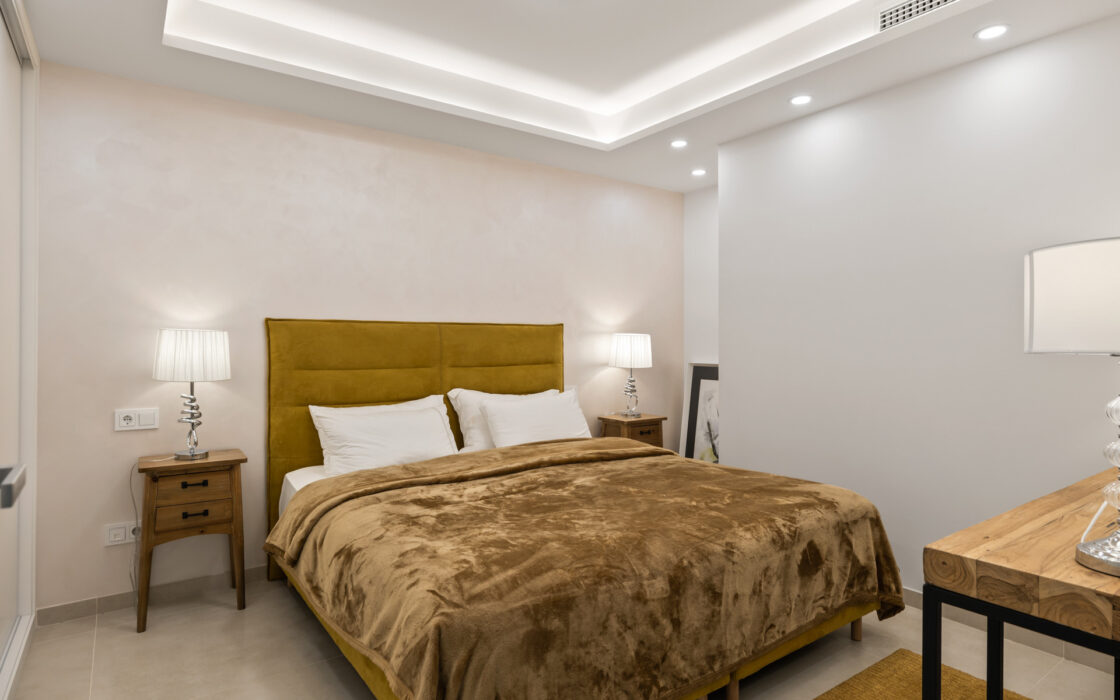 Простора 7-кімнатна квартира з терасою в Андалузії 325 кв.м