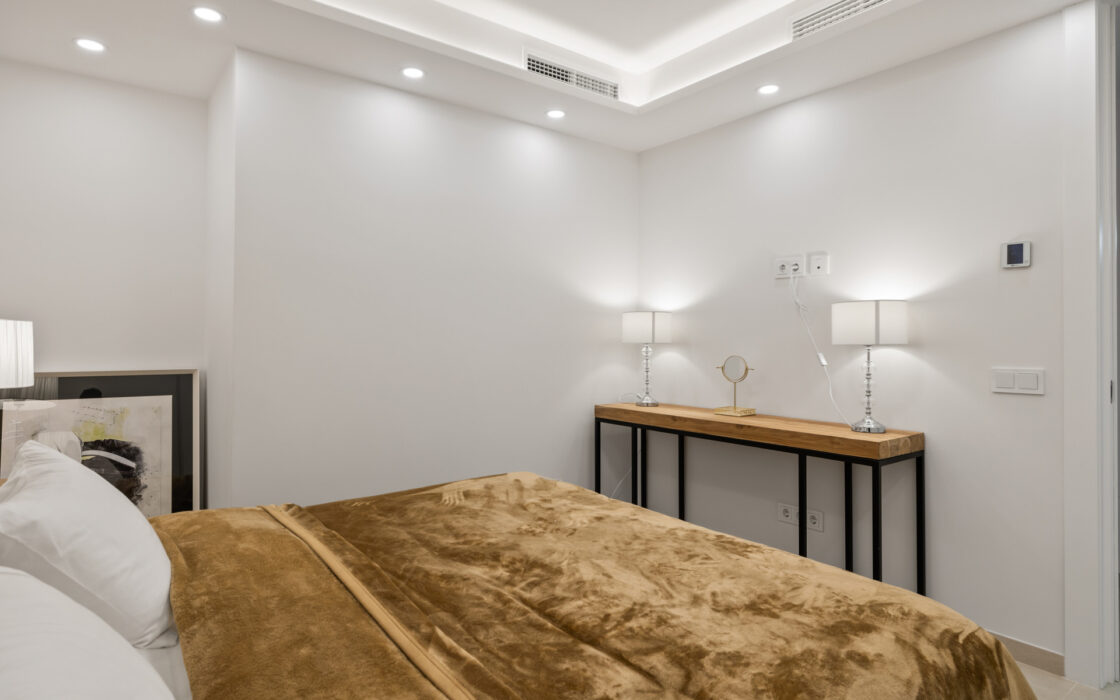 Простора 7-кімнатна квартира з терасою в Андалузії 325 кв.м