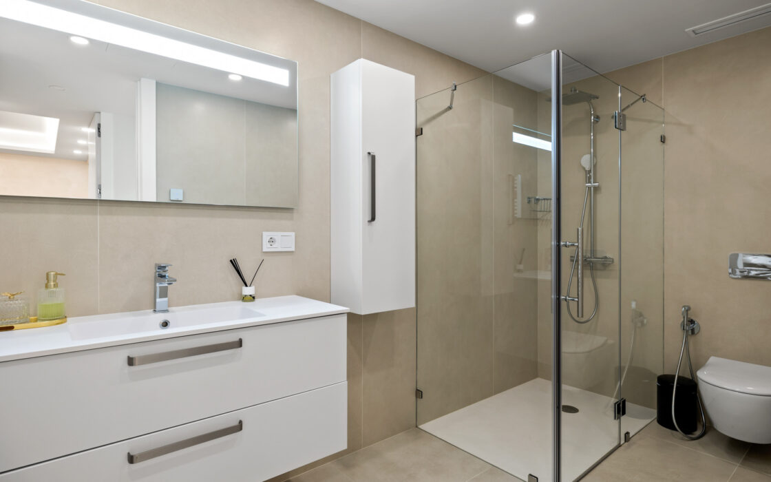 Простора 7-кімнатна квартира з терасою в Андалузії 325 кв.м