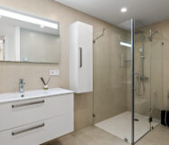 Простора 7-кімнатна квартира з терасою в Андалузії 325 кв.м