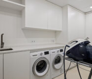 Простора 7-кімнатна квартира з терасою в Андалузії 325 кв.м