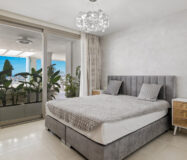 Простора 7-кімнатна квартира з терасою в Андалузії 325 кв.м