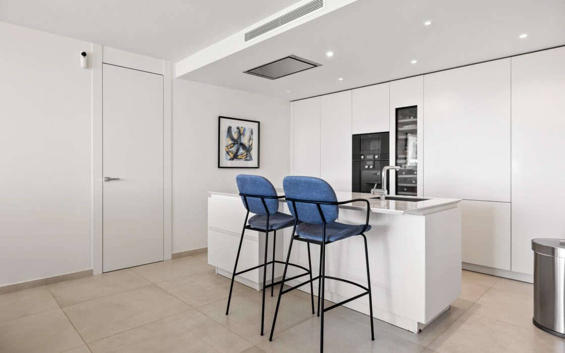 Простора 7-кімнатна квартира з терасою в Андалузії 325 кв.м