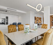 Простора 7-кімнатна квартира з терасою в Андалузії 325 кв.м