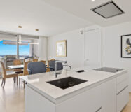 Простора 7-кімнатна квартира з терасою в Андалузії 325 кв.м