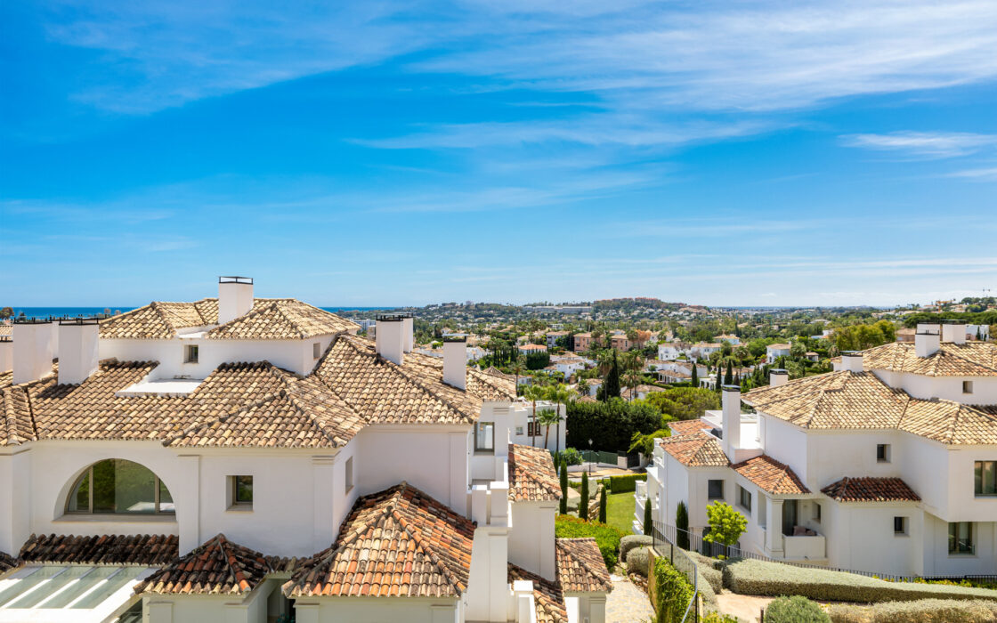 Простора 7-кімнатна квартира з терасою в Андалузії 325 кв.м