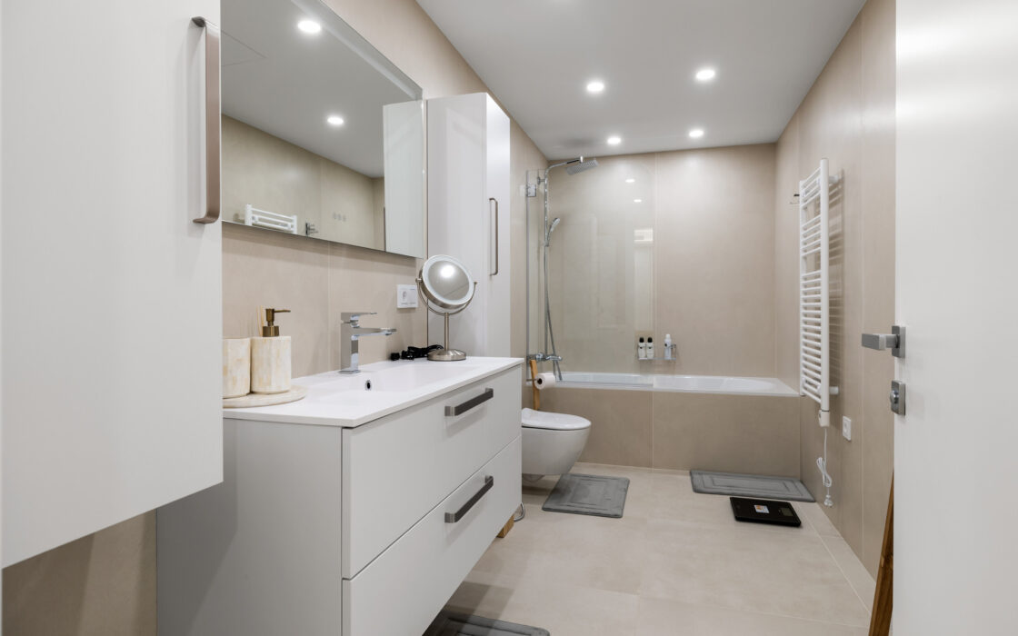 Простора 7-кімнатна квартира з терасою в Андалузії 325 кв.м