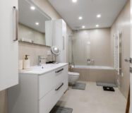 Простора 7-кімнатна квартира з терасою в Андалузії 325 кв.м