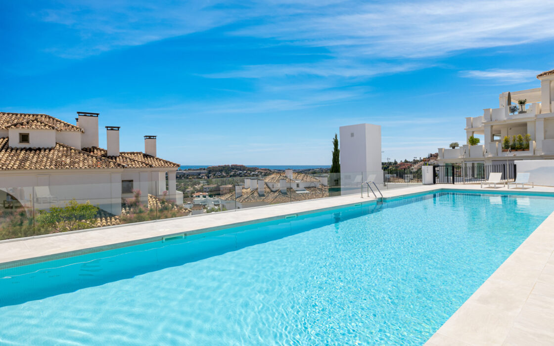 Простора 7-кімнатна квартира з терасою в Андалузії 325 кв.м