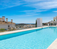 Простора 7-кімнатна квартира з терасою в Андалузії 325 кв.м