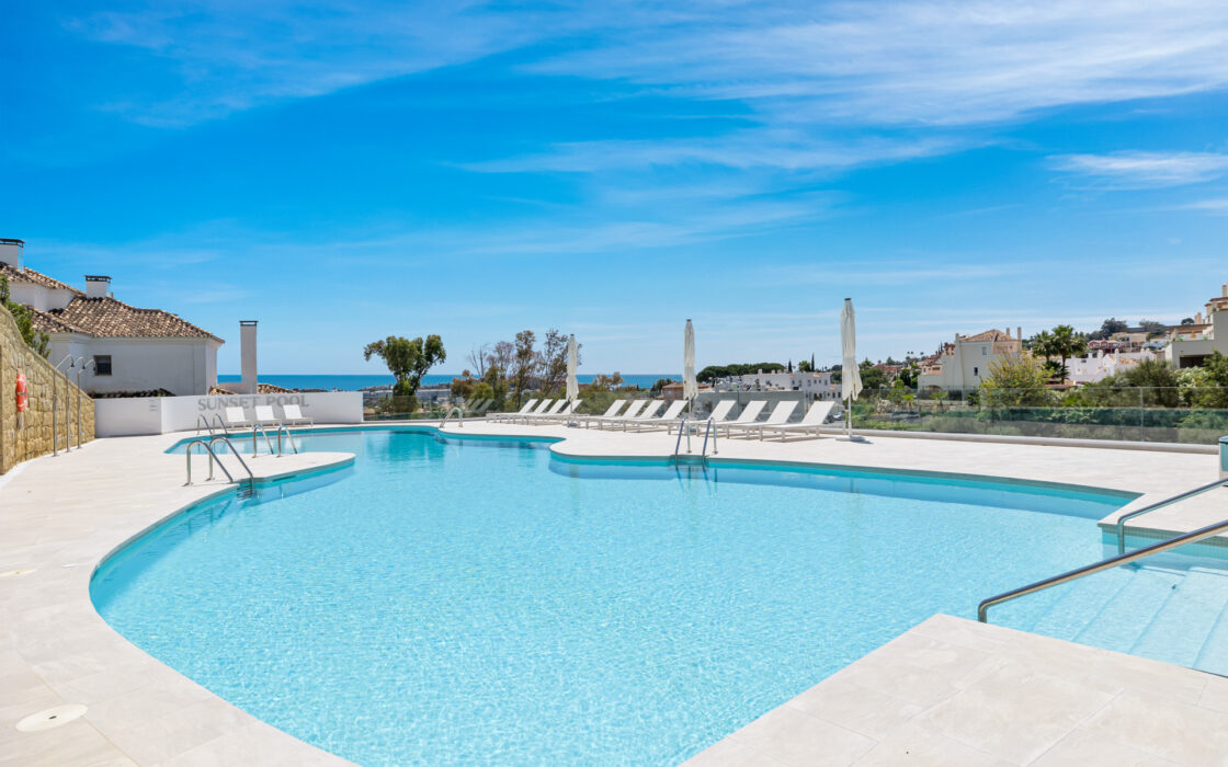 Простора 7-кімнатна квартира з терасою в Андалузії 325 кв.м