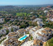 Простора 7-кімнатна квартира з терасою в Андалузії 325 кв.м