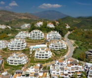 Простора 7-кімнатна квартира з терасою в Андалузії 325 кв.м