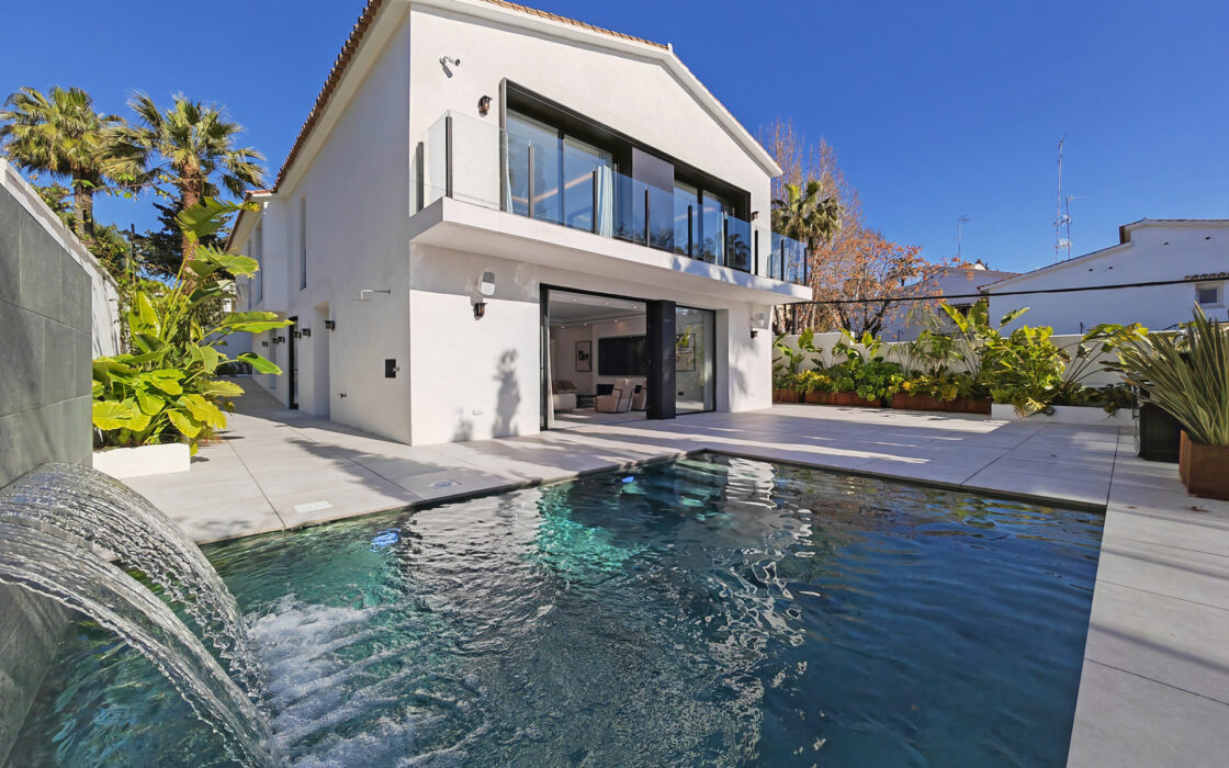 Вілла в Нуэва-Андалусія, Марбелья, 454 кв.м, вид на море