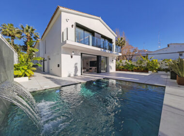 Вілла в Нуэва-Андалусія, Марбелья, 454 кв.м, вид на море