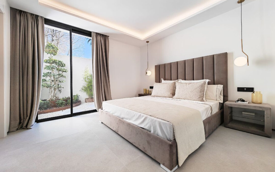 Вілла в Нуэва-Андалусія, Марбелья, 454 кв.м, вид на море