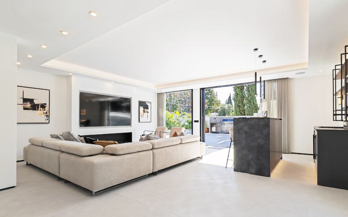 Вілла в Нуэва-Андалусія, Марбелья, 454 кв.м, вид на море