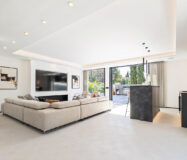 Вілла в Нуэва-Андалусія, Марбелья, 454 кв.м, вид на море