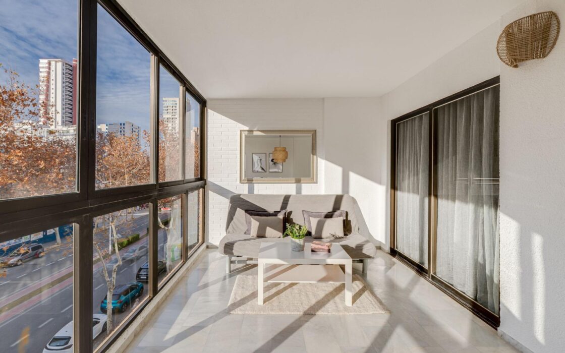 Квартира в Бенидорме 56 кв.м с террасой у моря