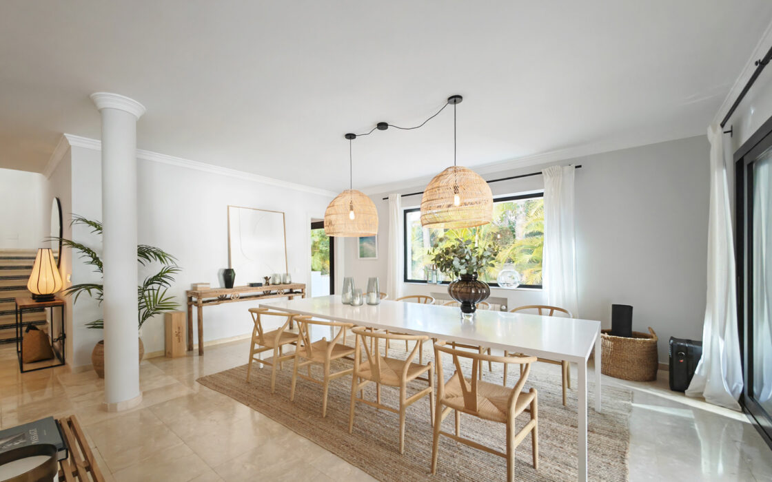 Роскошная вилла в Лос-Монтерос, Марбелья, 381 кв.м у моря