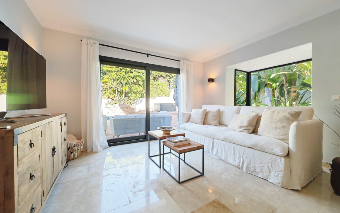 Роскошная вилла в Лос-Монтерос, Марбелья, 381 кв.м у моря