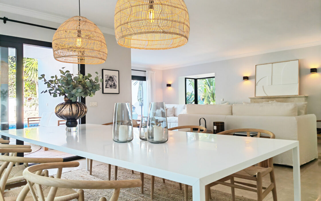 Роскошная вилла в Лос-Монтерос, Марбелья, 381 кв.м у моря