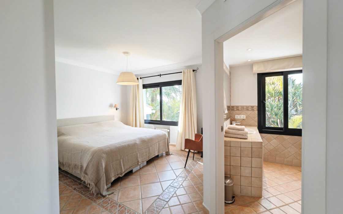 Роскошная вилла в Лос-Монтерос, Марбелья, 381 кв.м у моря