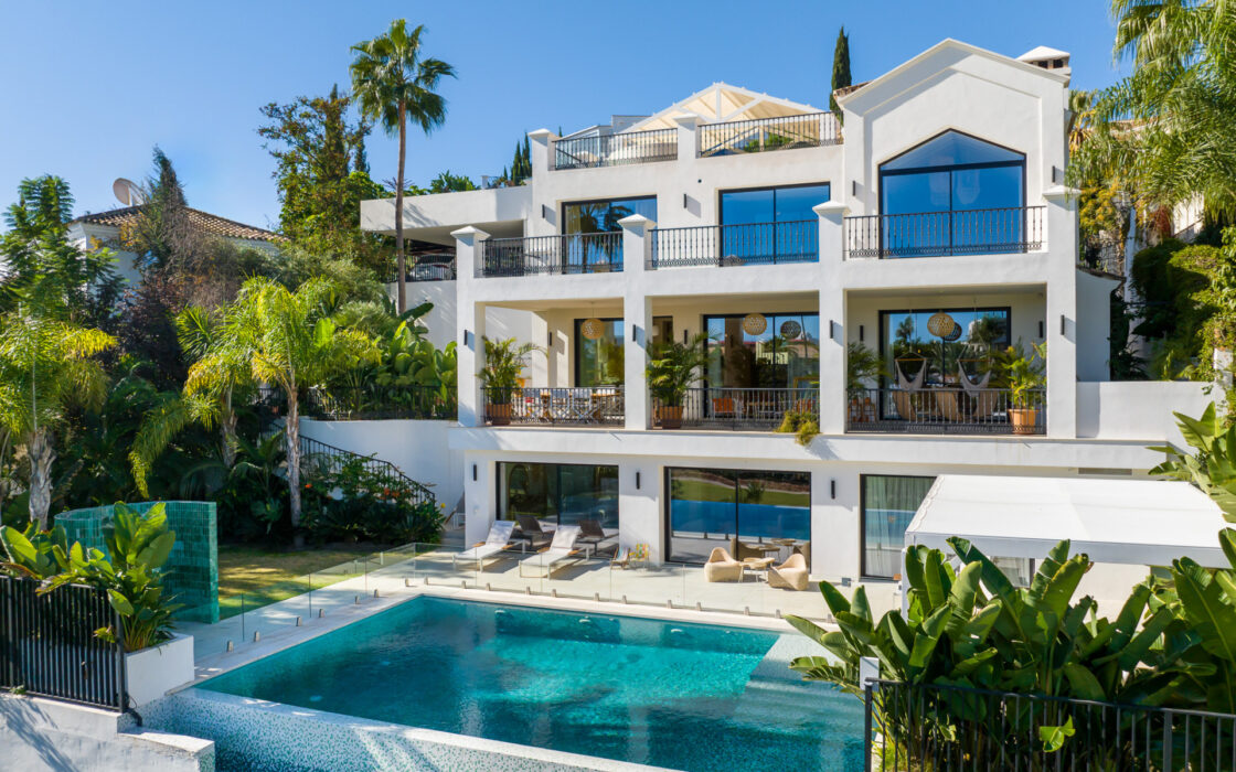 Вилла в Эль Эррохо 682 кв.м с террасой у моря