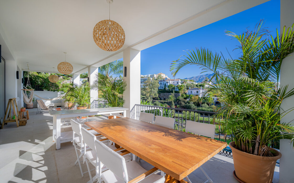 Вилла в Эль Эррохо 682 кв.м с террасой у моря