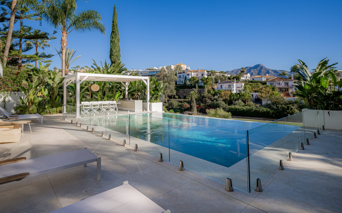 Вилла в Эль Эррохо 682 кв.м с террасой у моря