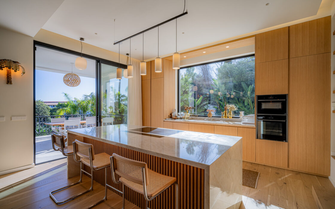 Вилла в Эль Эррохо 682 кв.м с террасой у моря