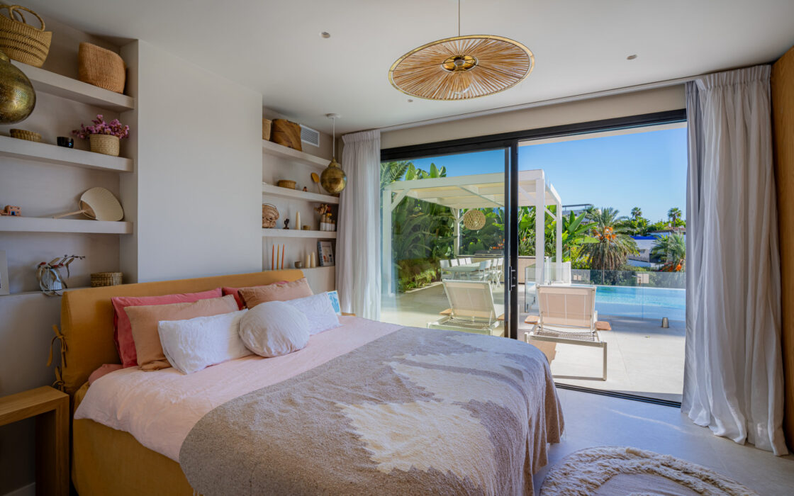 Вилла в Эль Эррохо 682 кв.м с террасой у моря