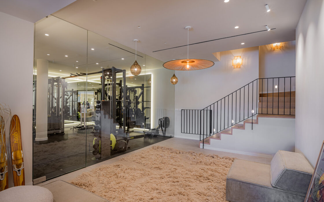 Вилла в Эль Эррохо 682 кв.м с террасой у моря