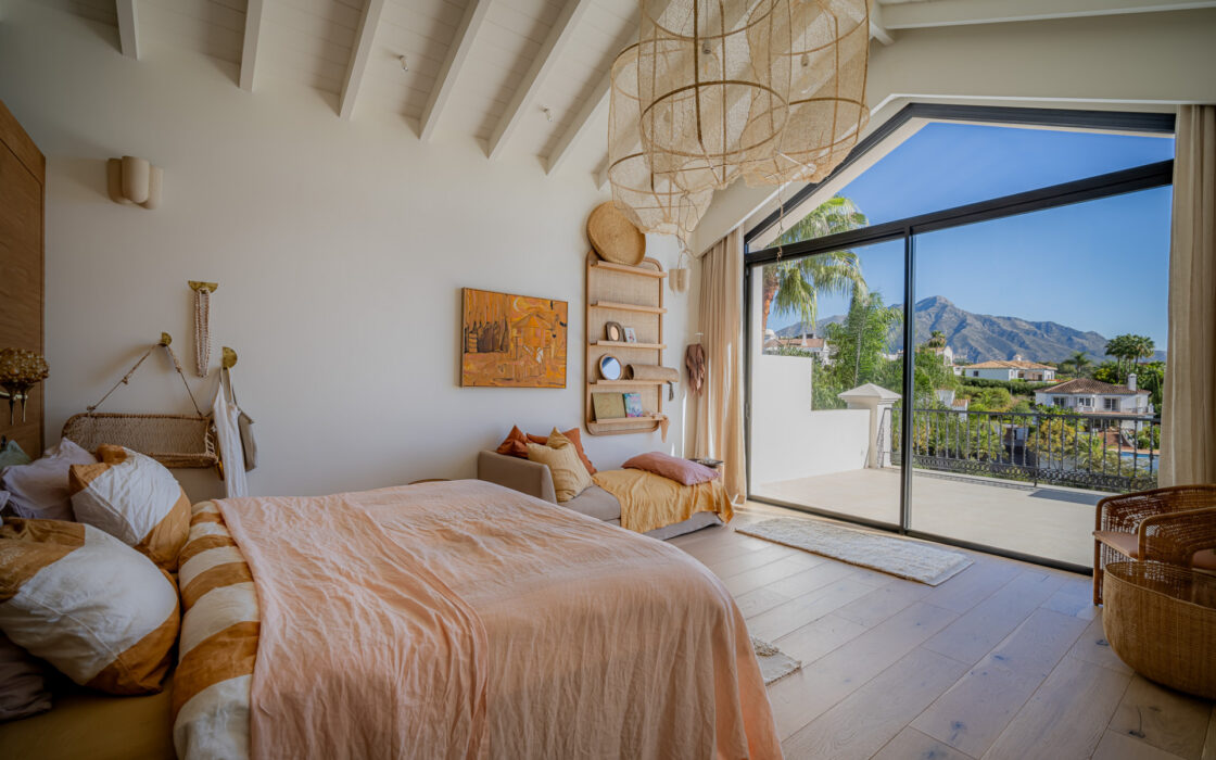 Вилла в Эль Эррохо 682 кв.м с террасой у моря