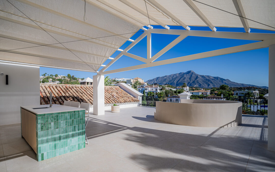 Вилла в Эль Эррохо 682 кв.м с террасой у моря