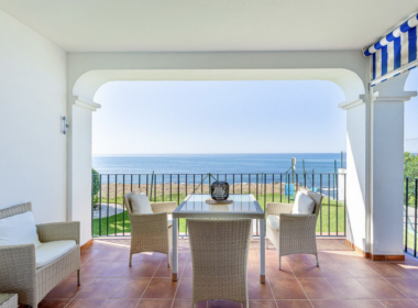 Просторная квартира у моря в Михас Коста 86 кв.м с террасой