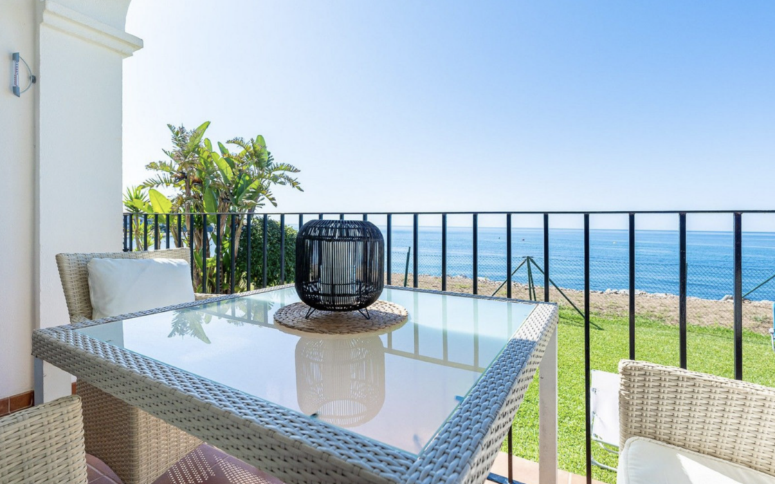 Просторная квартира у моря в Михас Коста 86 кв.м с террасой