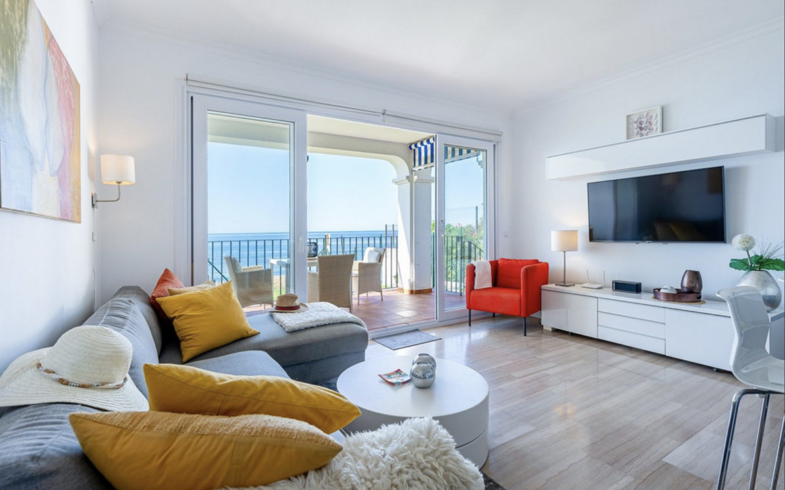 Просторная квартира у моря в Михас Коста 86 кв.м с террасой